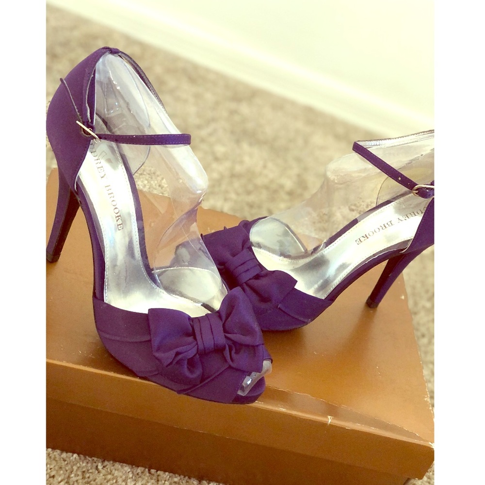 Mother Earth Heel 
Color:Purple 
Size: 8.5W